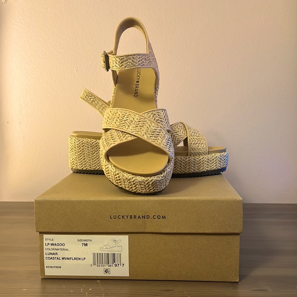 Lucky Brand Wagoo Sandal size 7